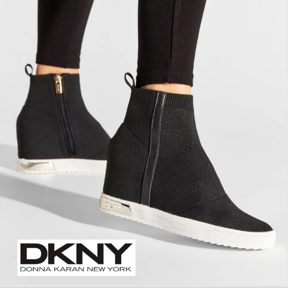 NIB DKNY Cali woven wedge sneaker size 9 black with gold details